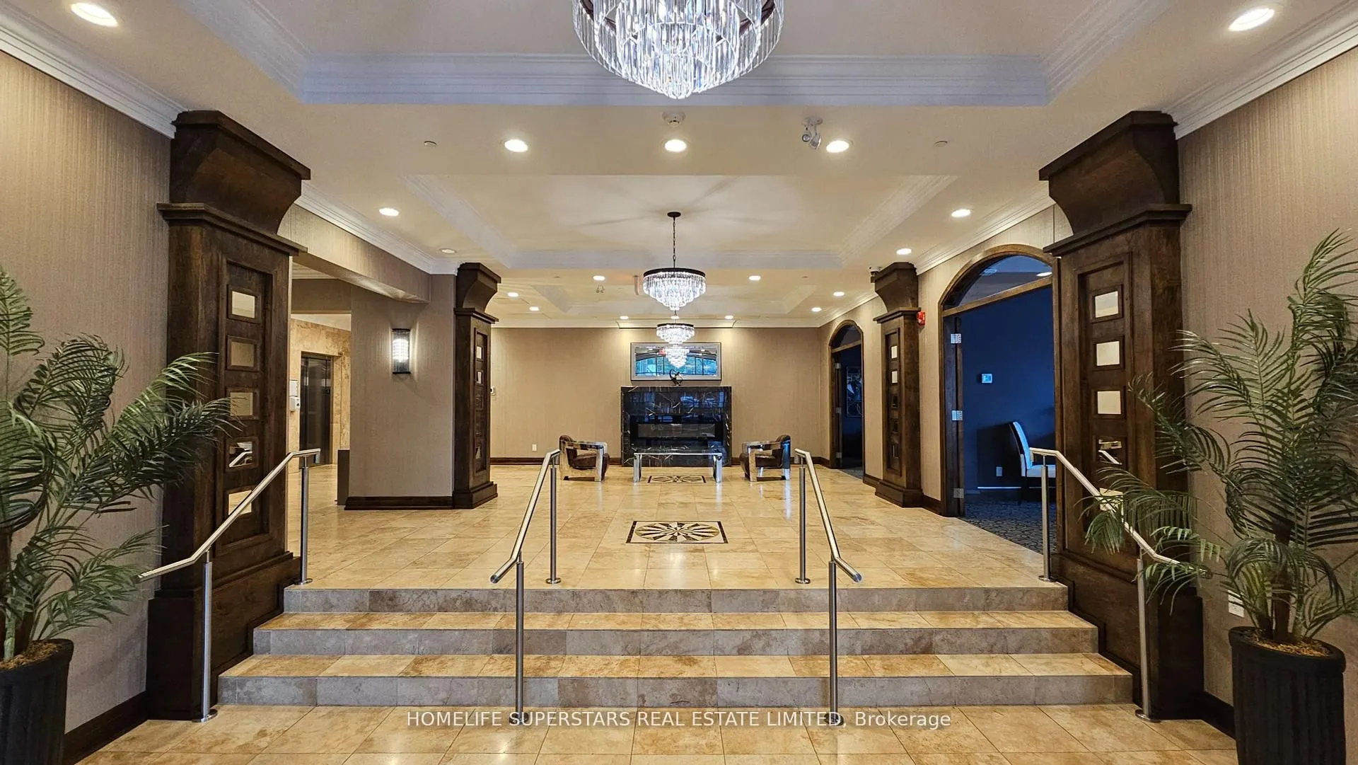 205 Lakeshore Road W, #302