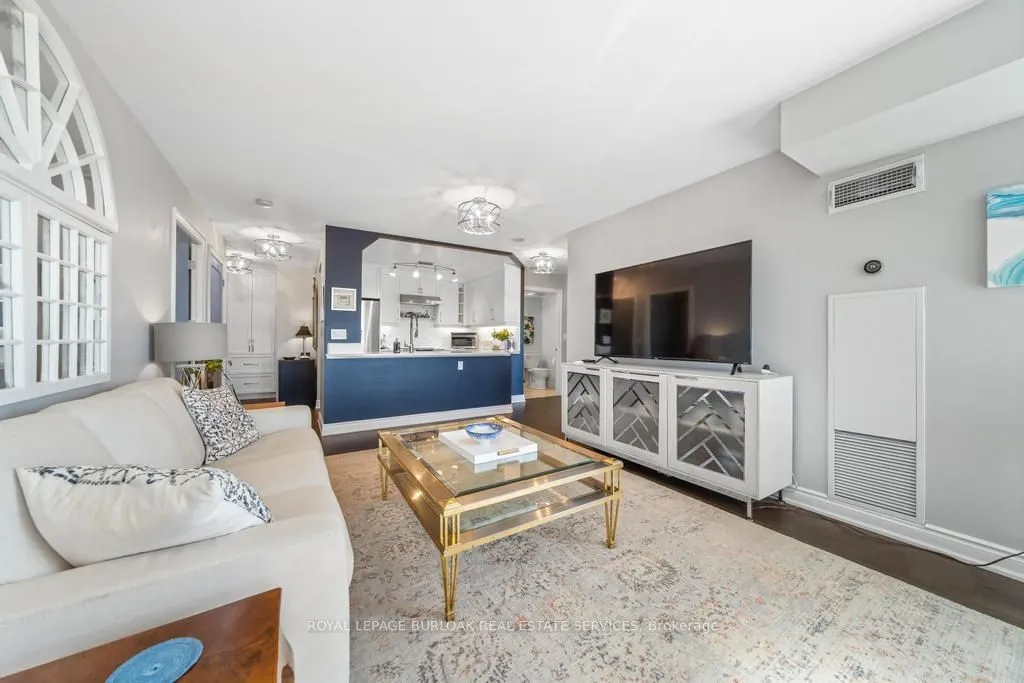 442 Maple Avenue, #1101