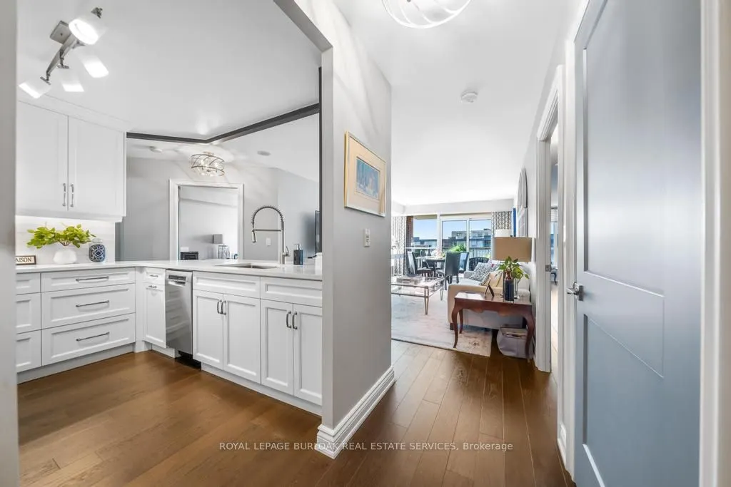 442 Maple Avenue, #1101