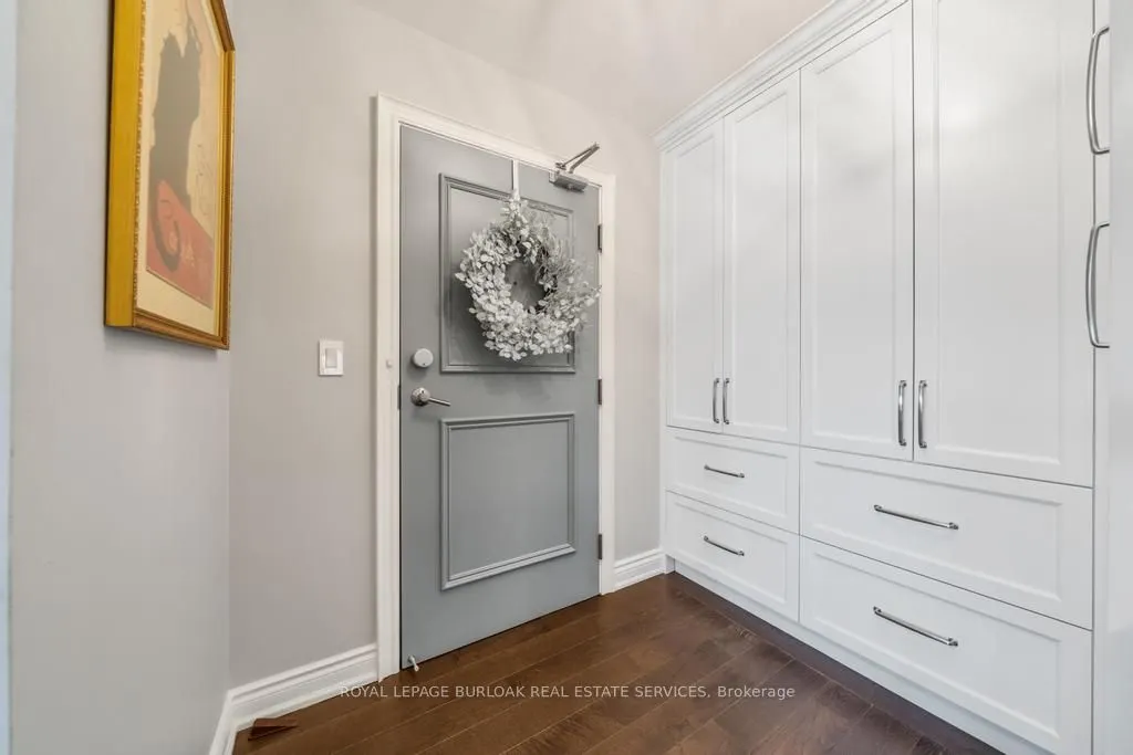 442 Maple Avenue, #1101