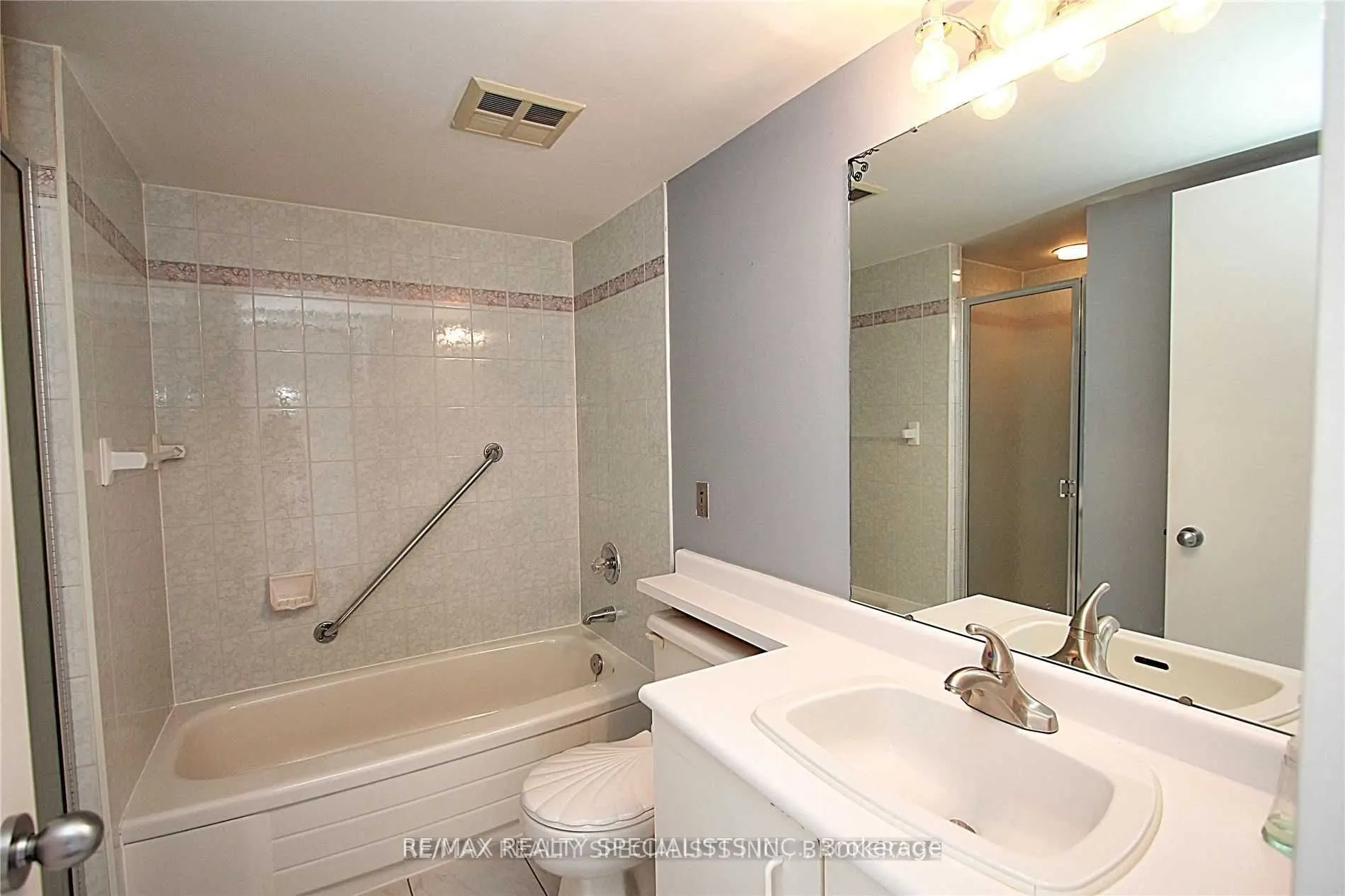 75 King Street E, #1602