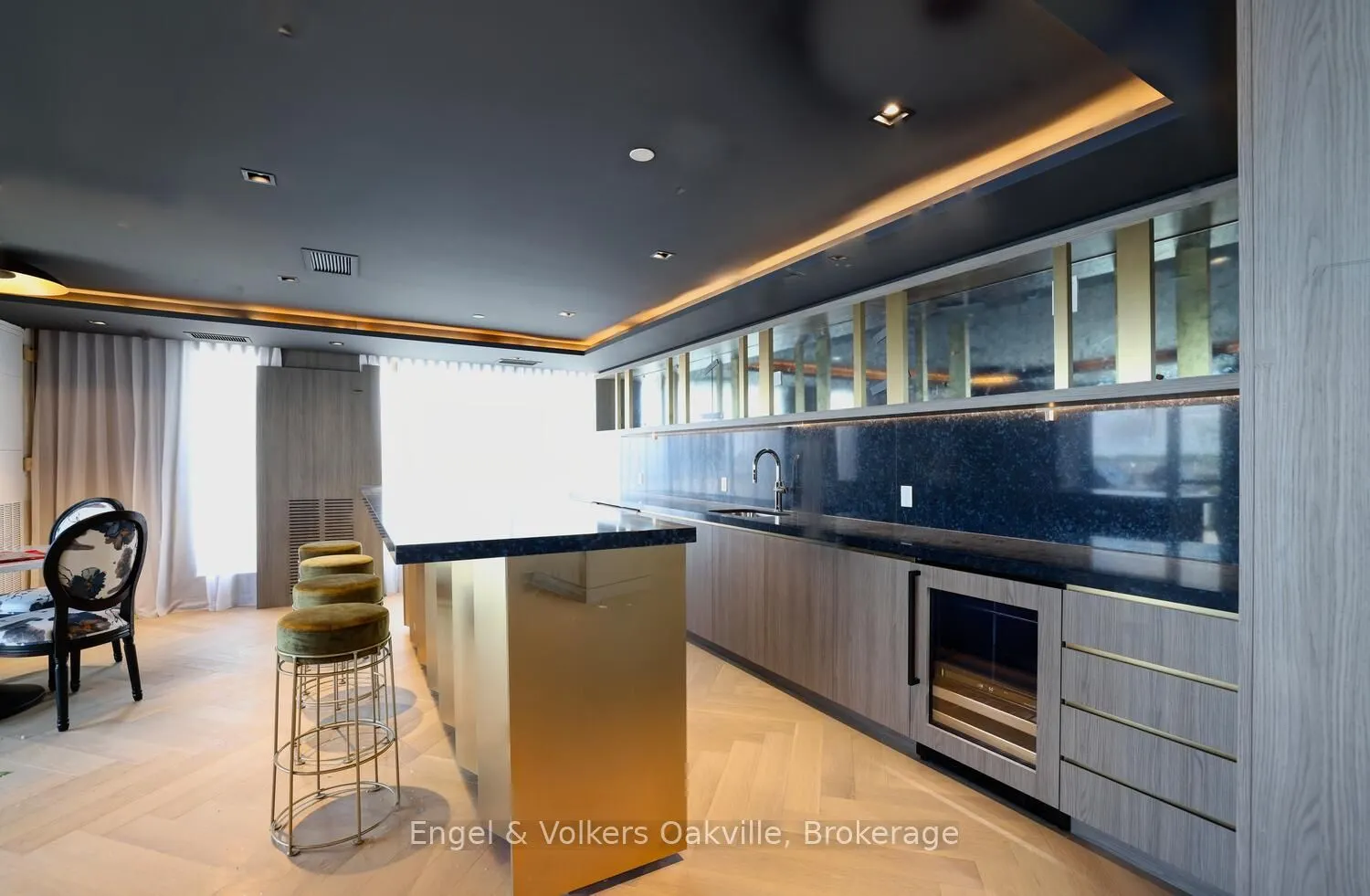 405 Dundas Street W, #309