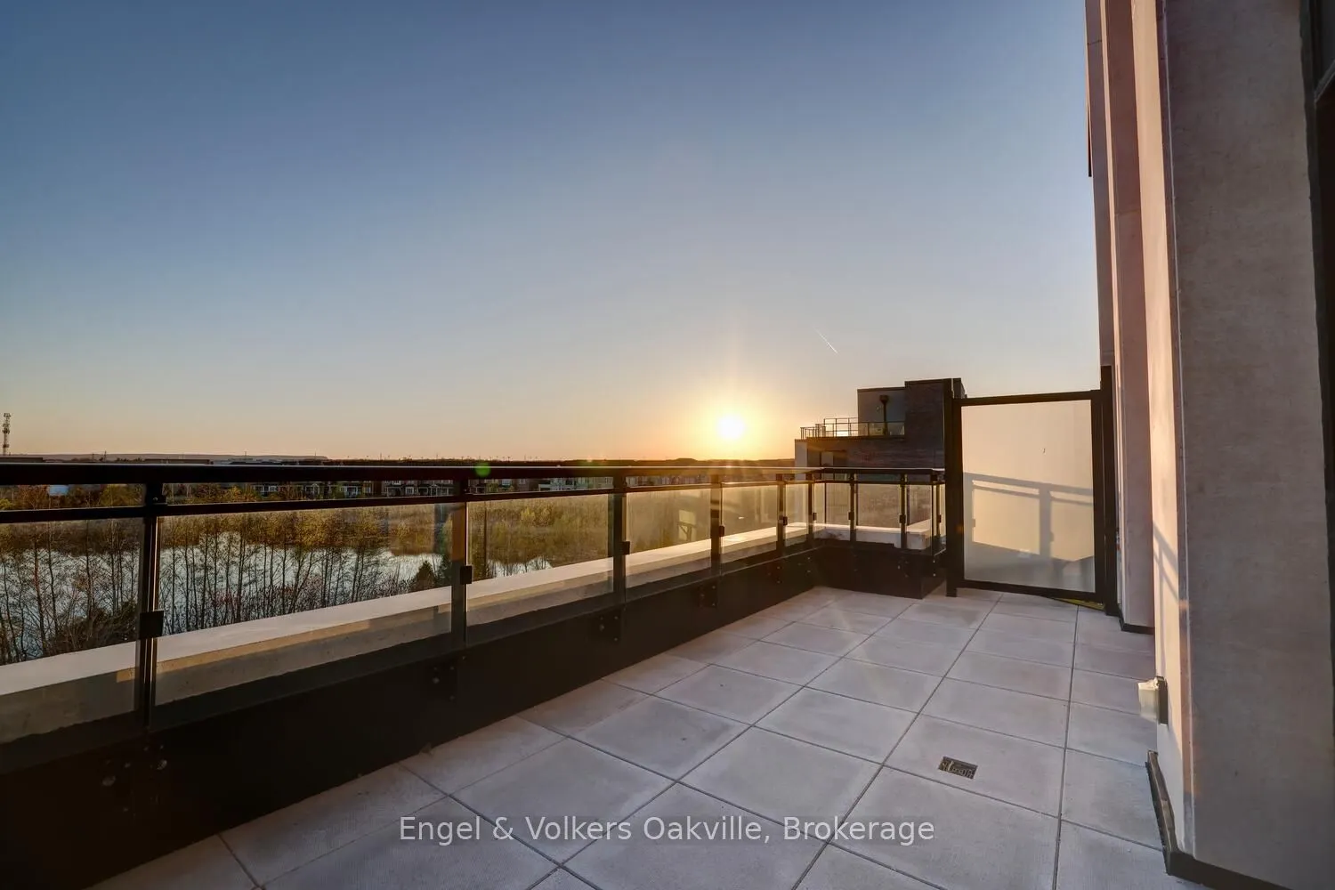 405 Dundas Street W, #309