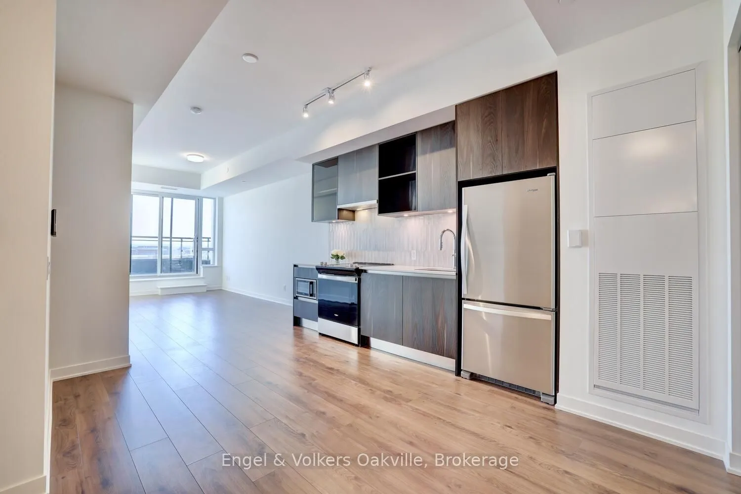 405 Dundas Street W, #309
