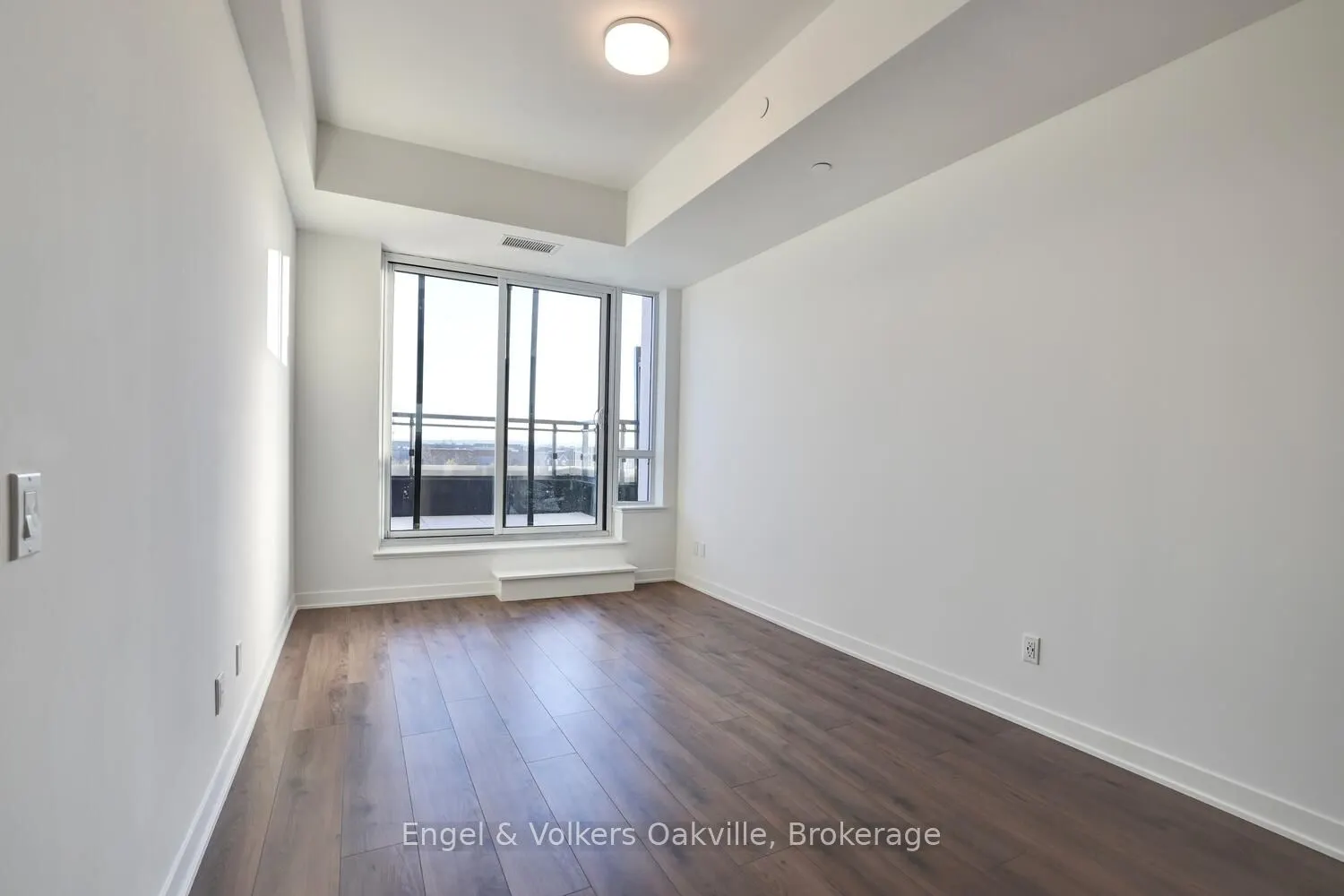 405 Dundas Street W, #309