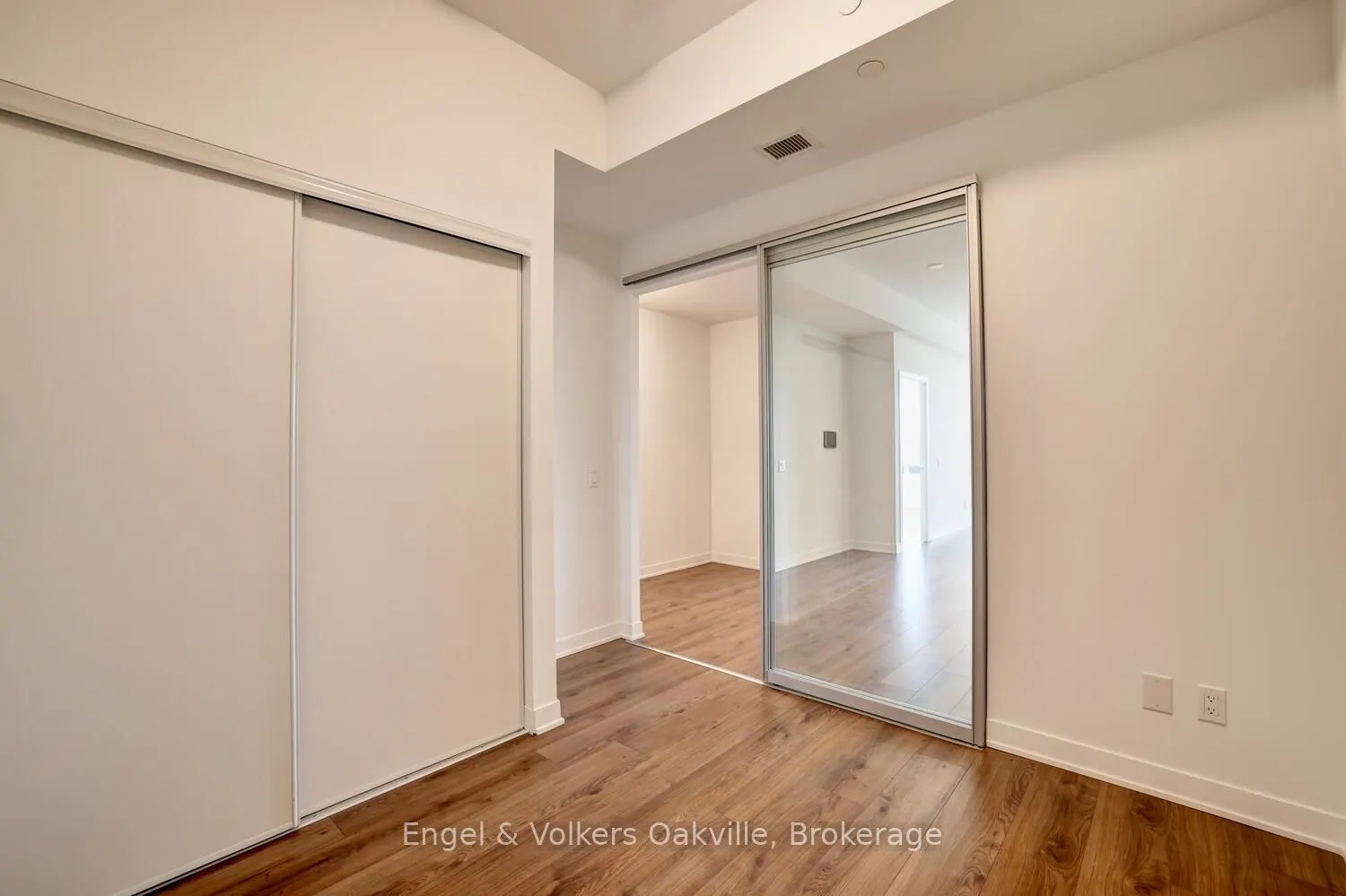 405 Dundas Street W, #309