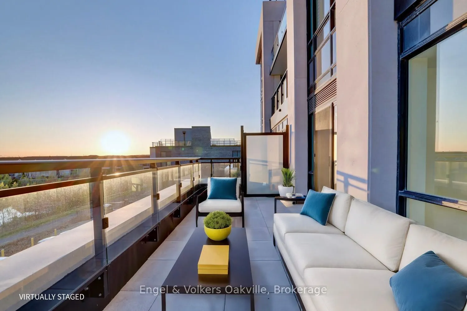 405 Dundas Street W, #309