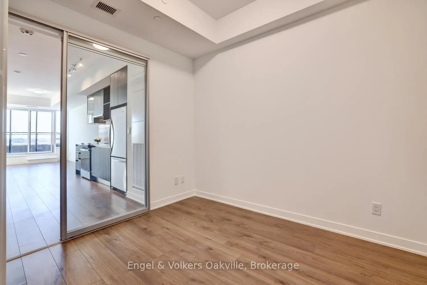 405 Dundas Street W, #309