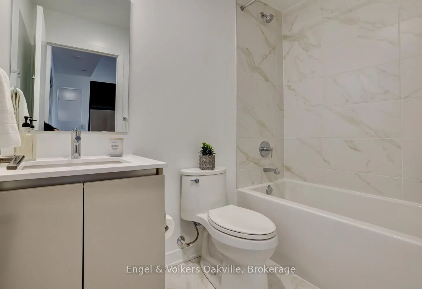 405 Dundas Street W, #309