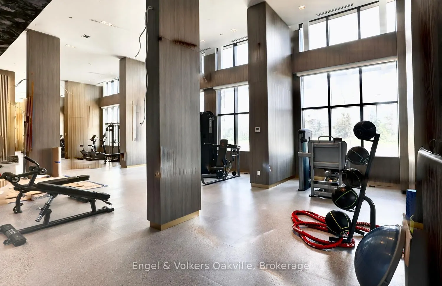 405 Dundas Street W, #309