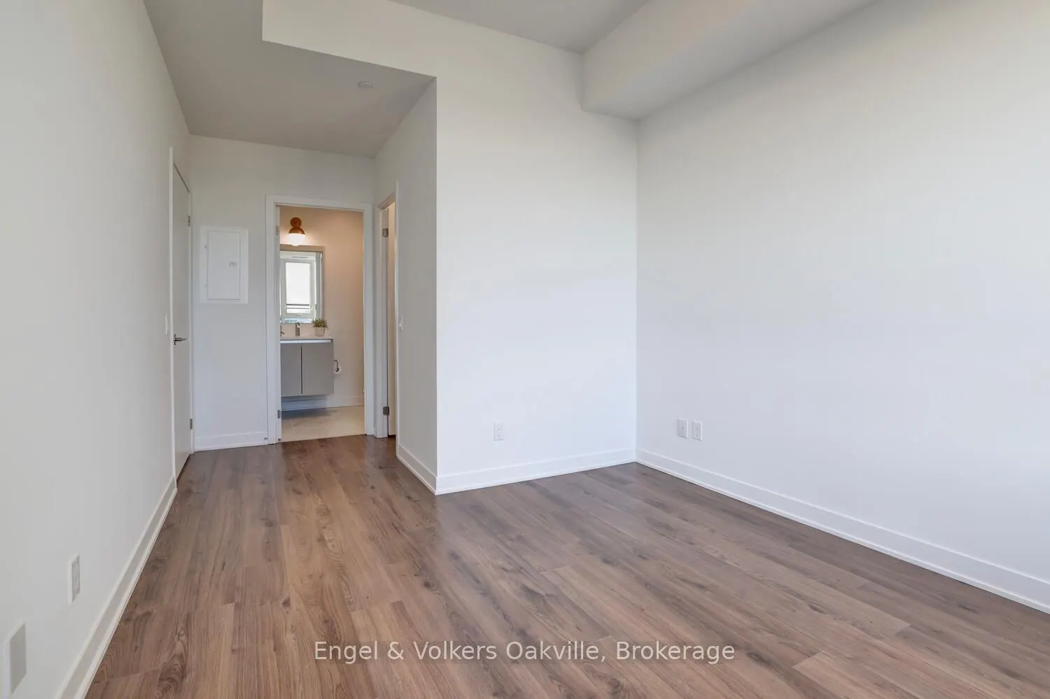 405 Dundas Street W, #309
