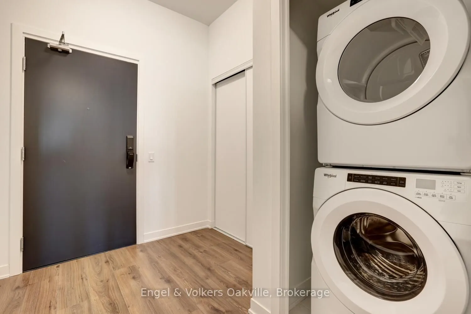 405 Dundas Street W, #309