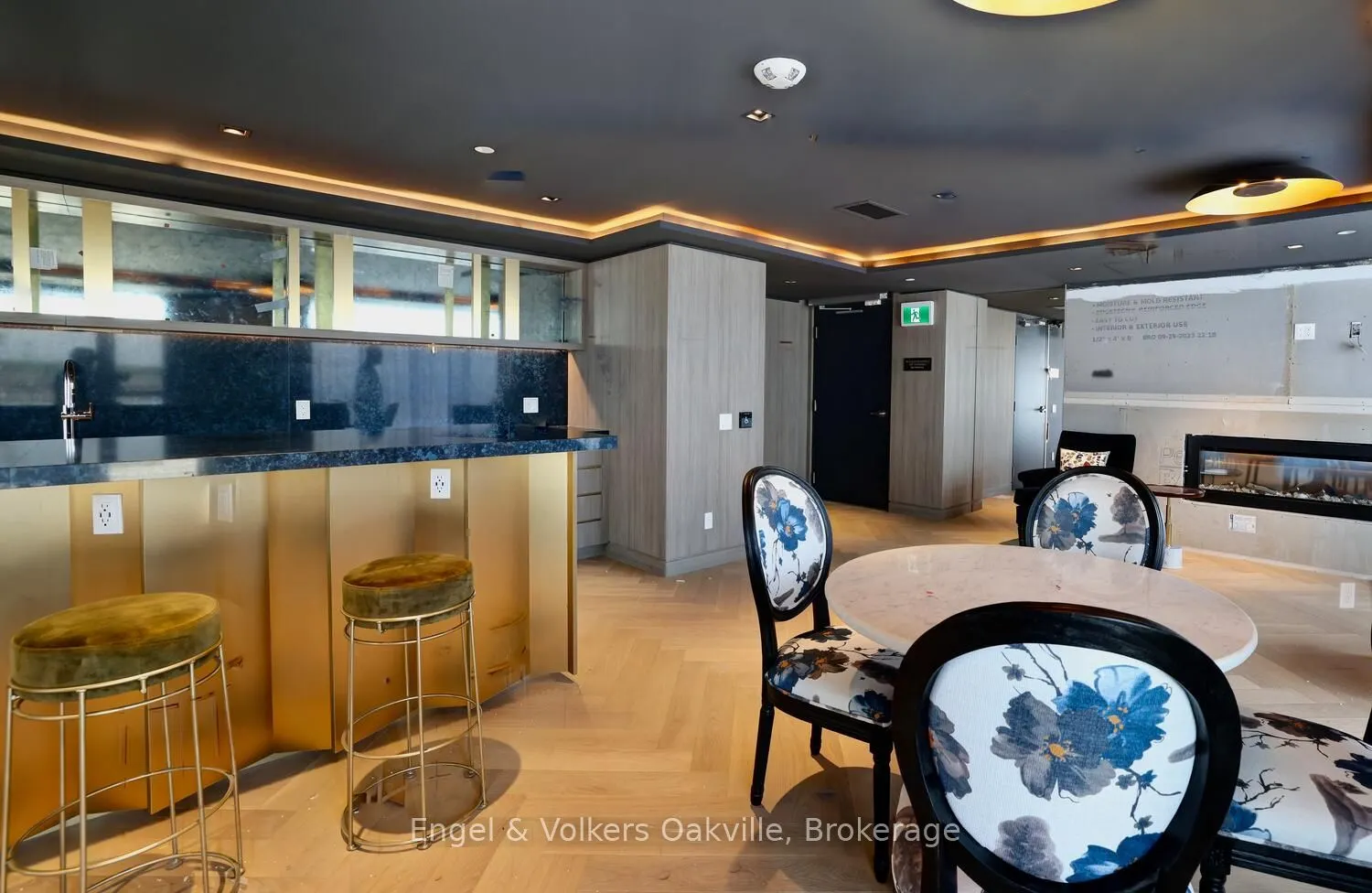 405 Dundas Street W, #309