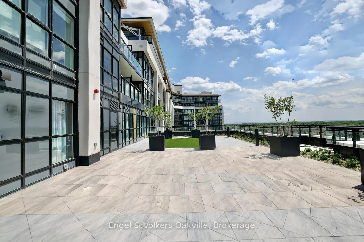 405 Dundas Street W, #309