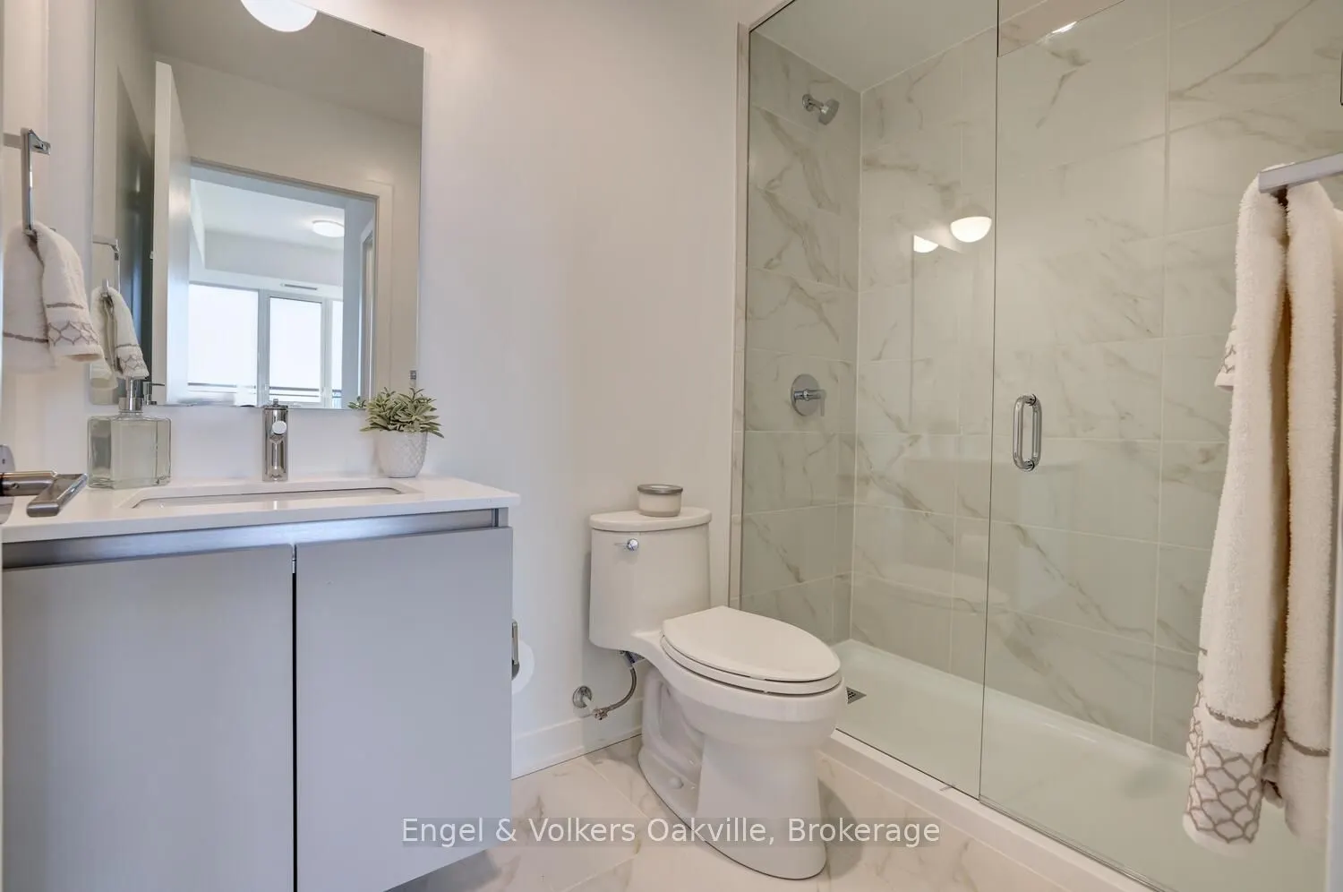 405 Dundas Street W, #309