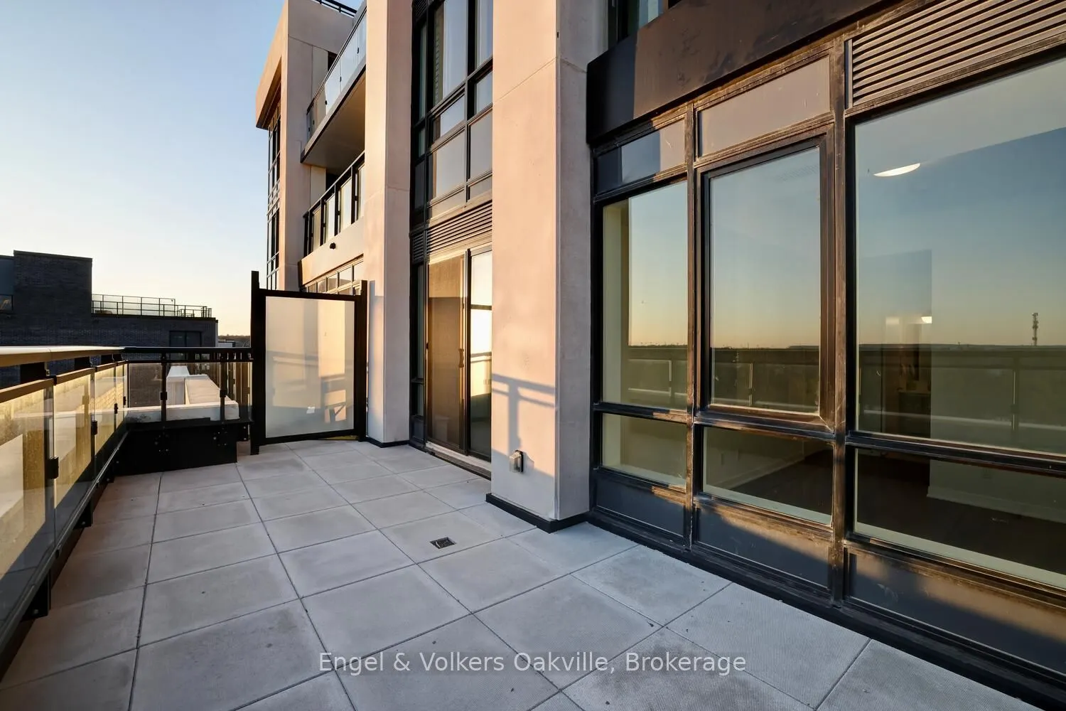 405 Dundas Street W, #309