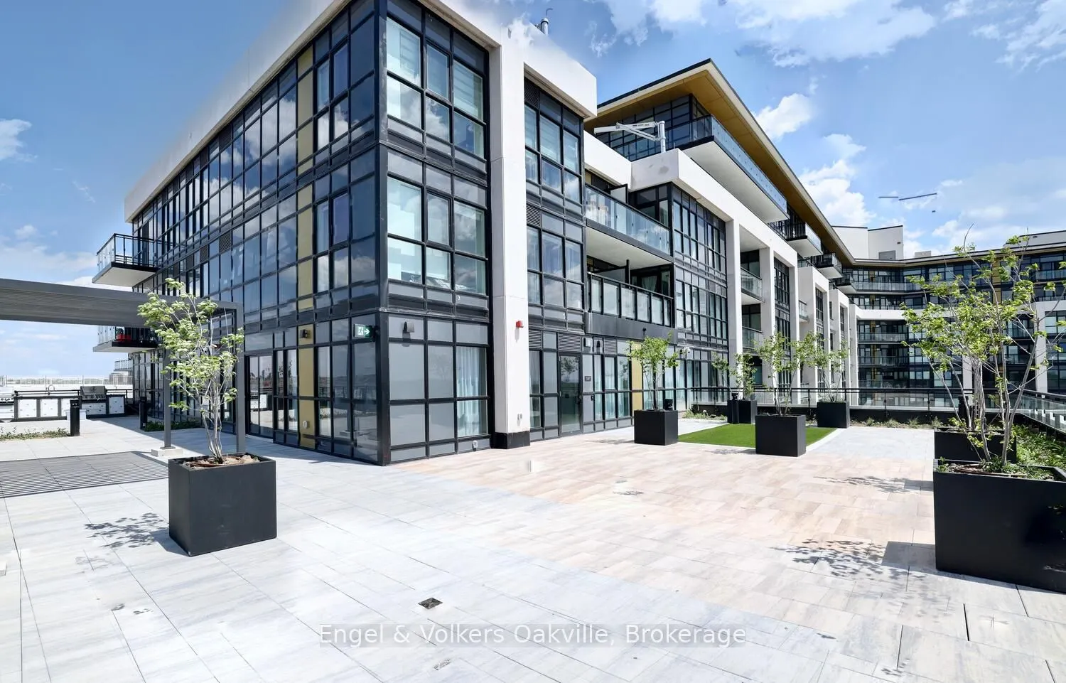 405 Dundas Street W, #309
