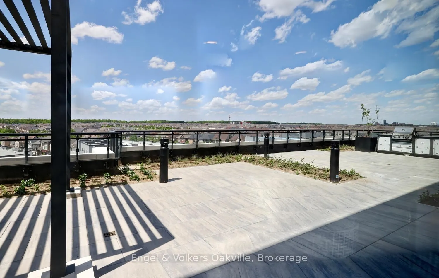 405 Dundas Street W, #309