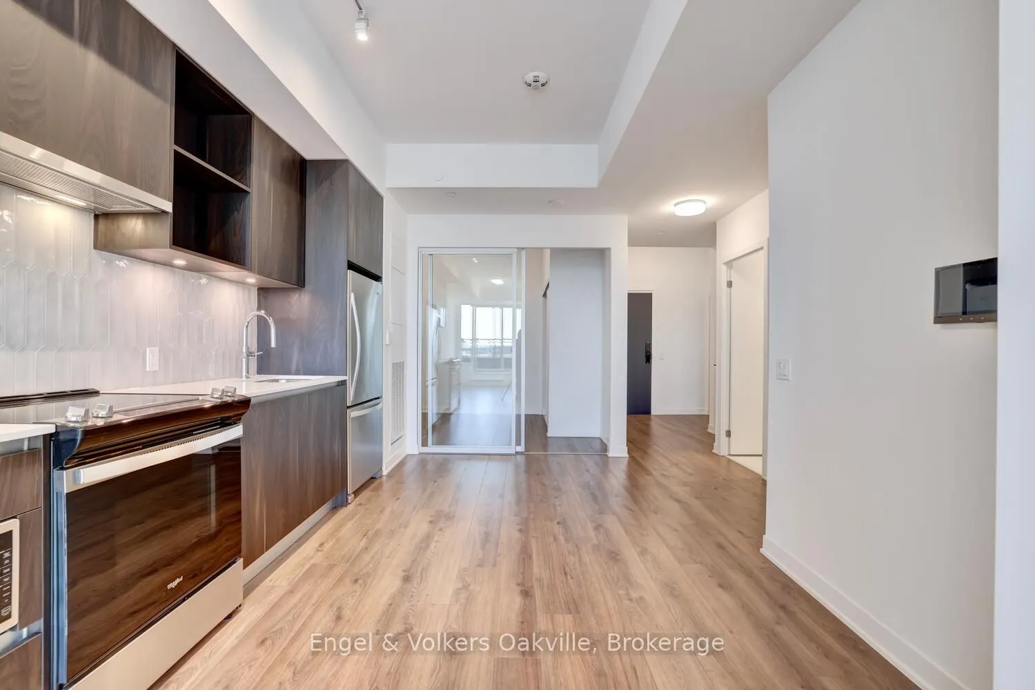 405 Dundas Street W, #309