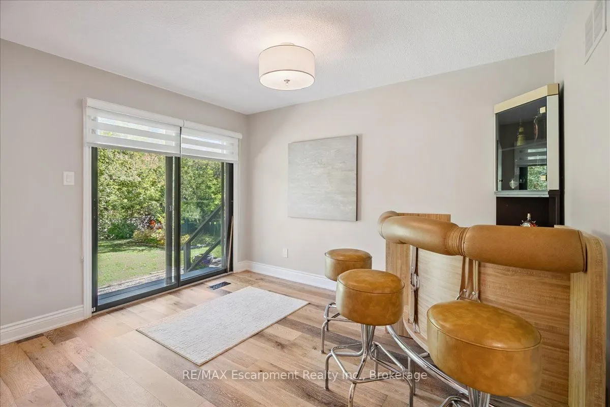 346 Kingsway Place