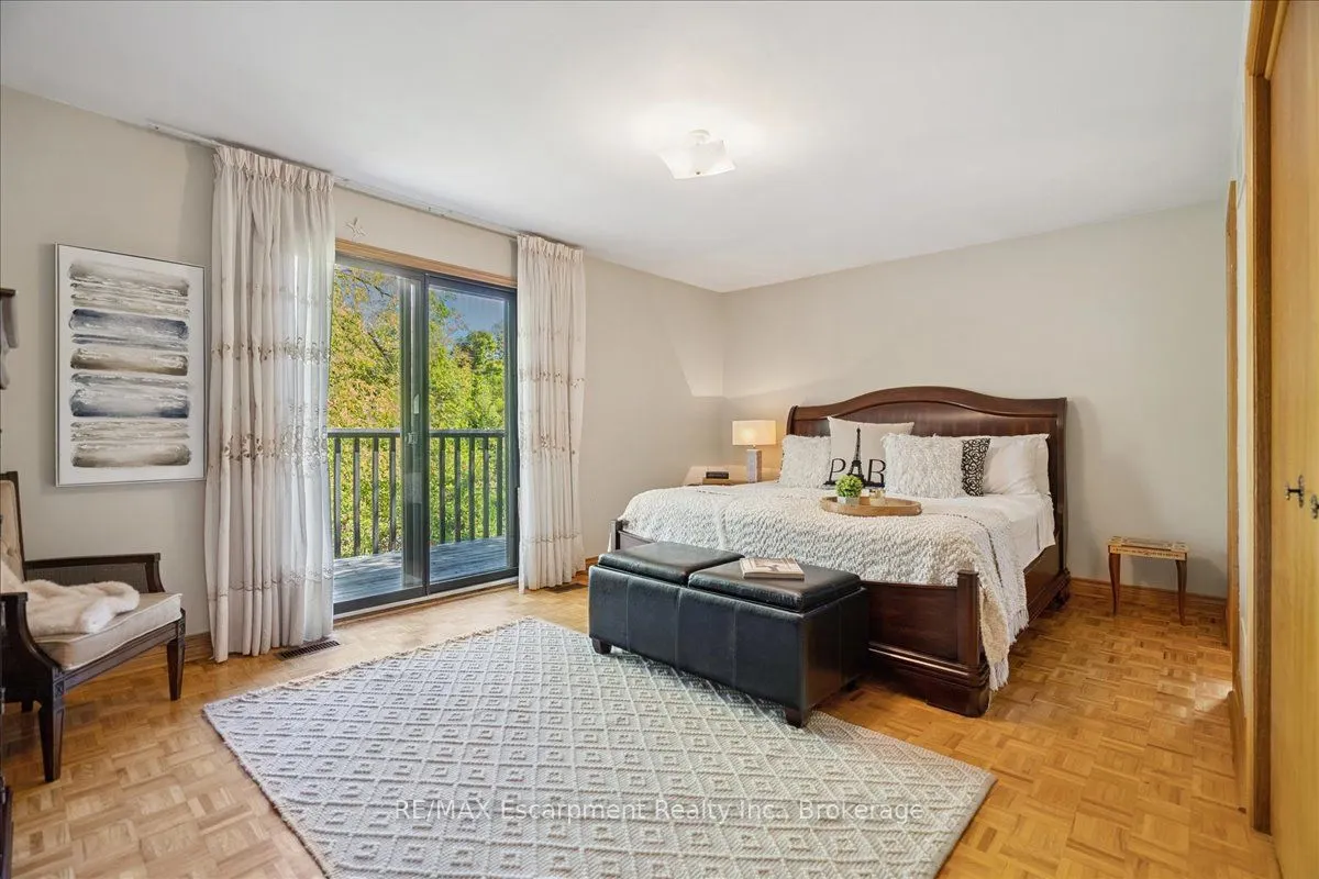 346 Kingsway Place