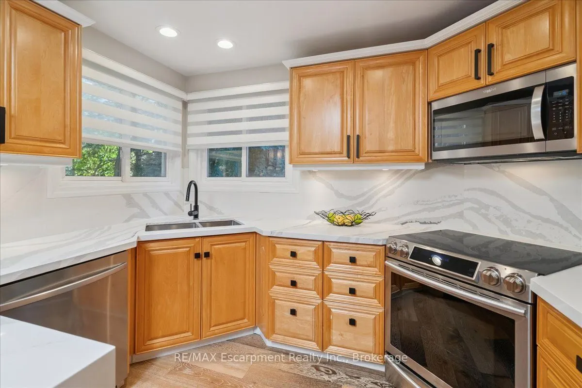 346 Kingsway Place