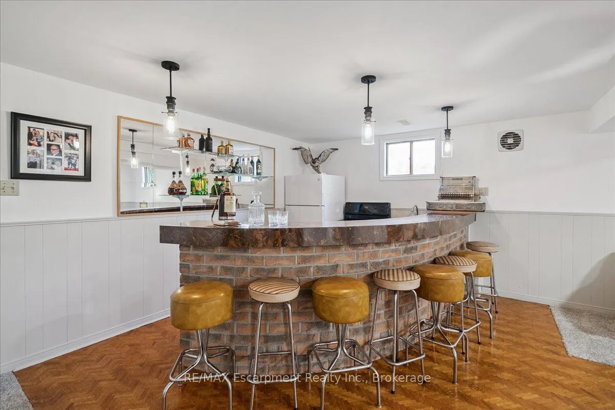 346 Kingsway Place