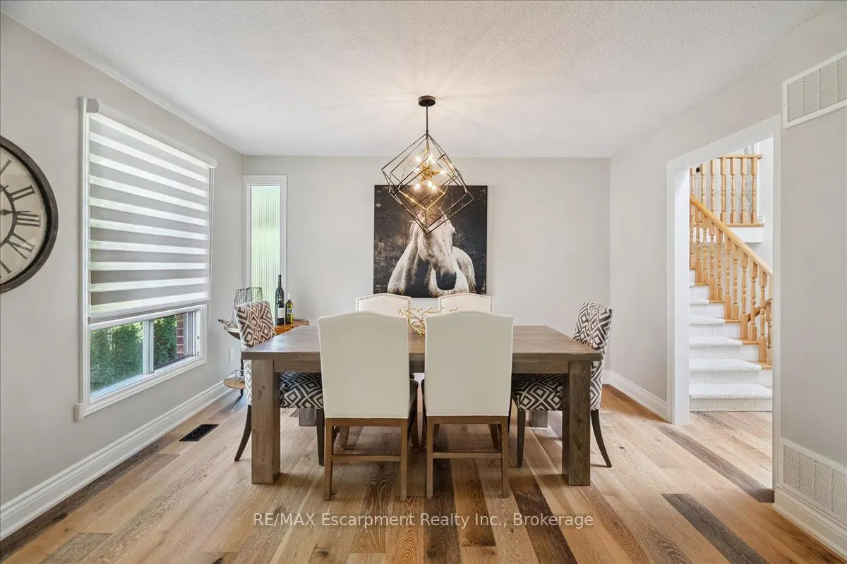 346 Kingsway Place
