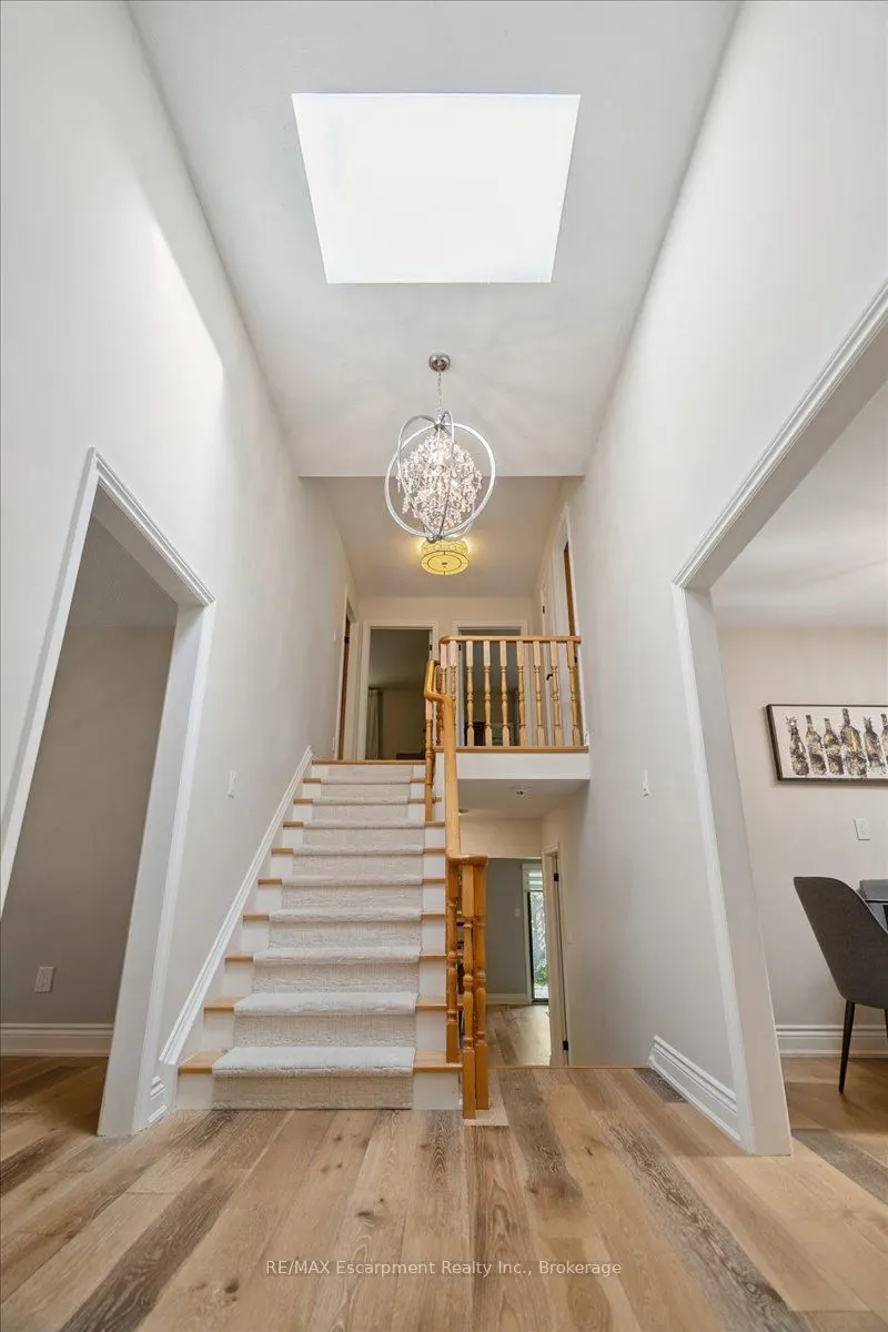 346 Kingsway Place