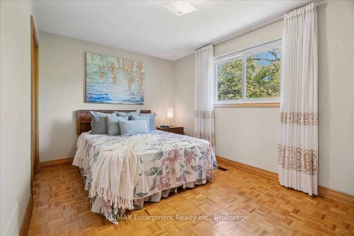 346 Kingsway Place