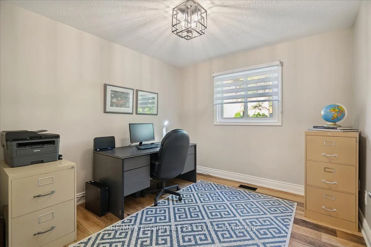 346 Kingsway Place