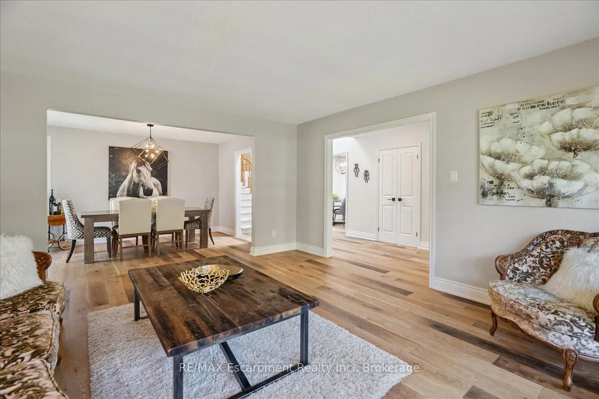 346 Kingsway Place