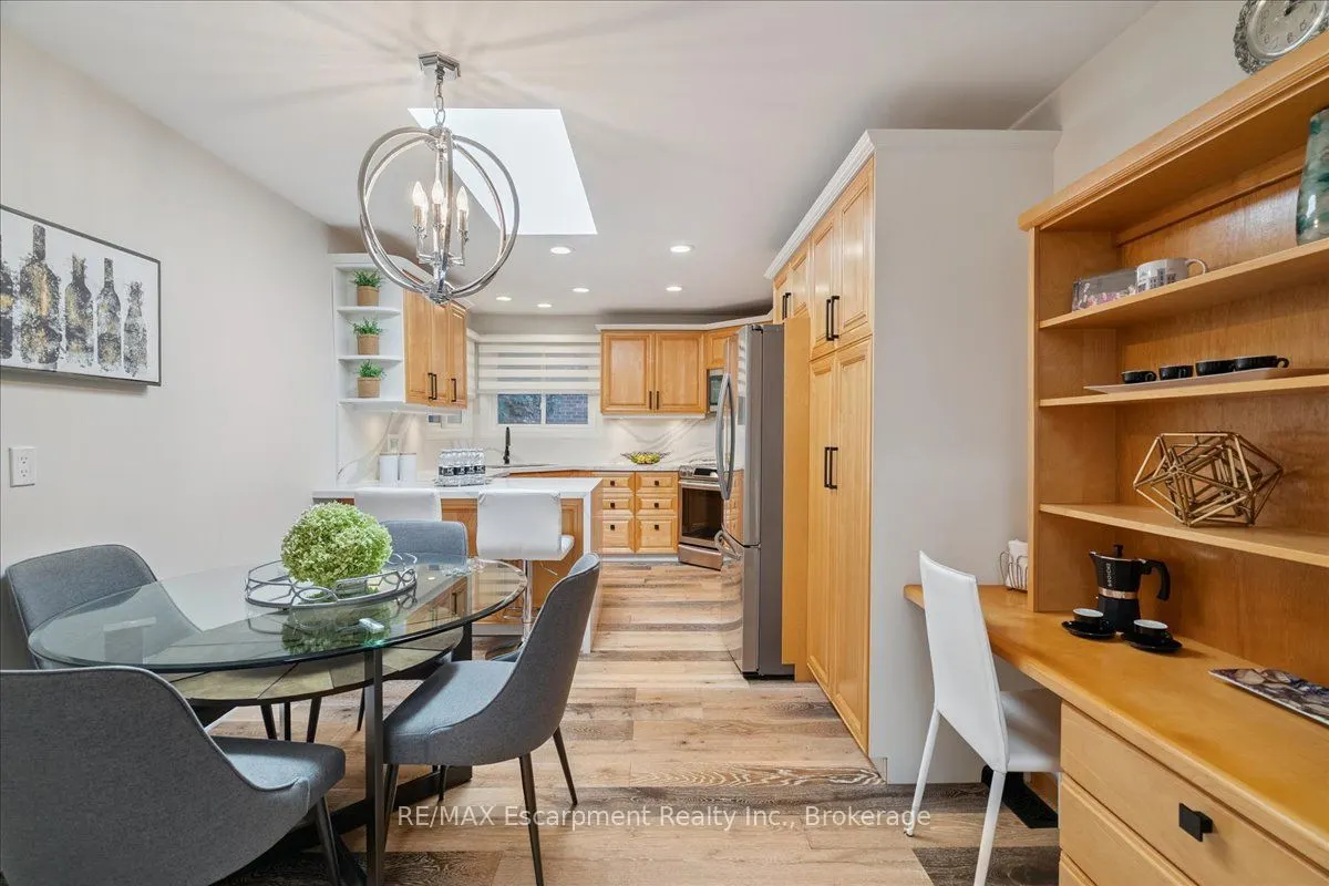 346 Kingsway Place