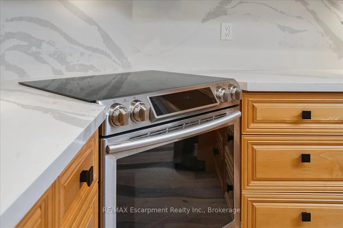 346 Kingsway Place