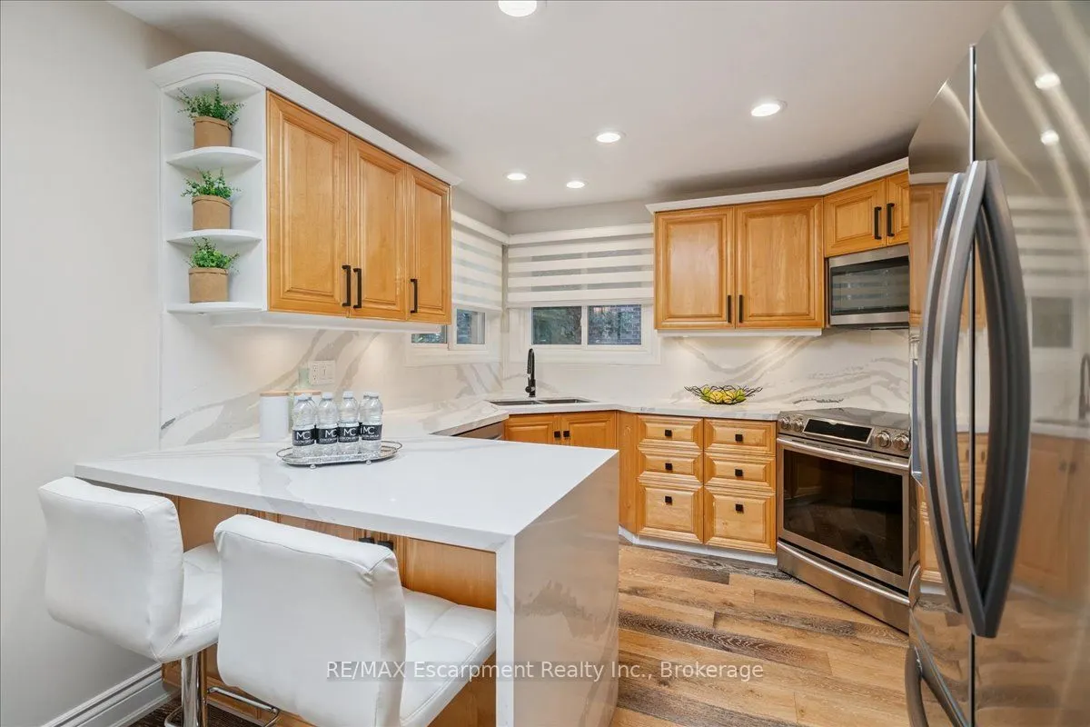 346 Kingsway Place