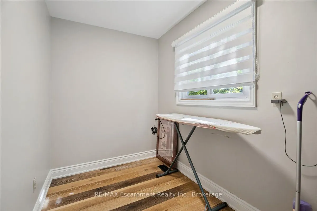 346 Kingsway Place