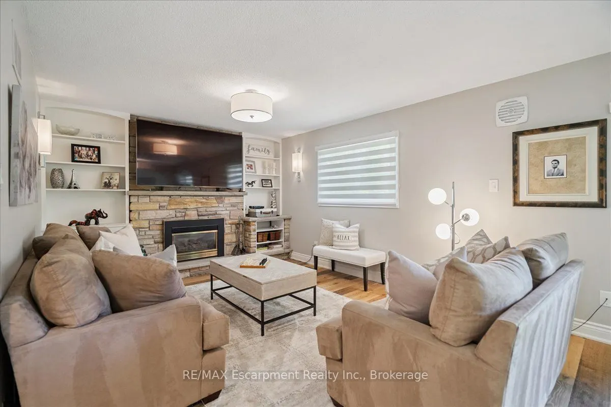 346 Kingsway Place