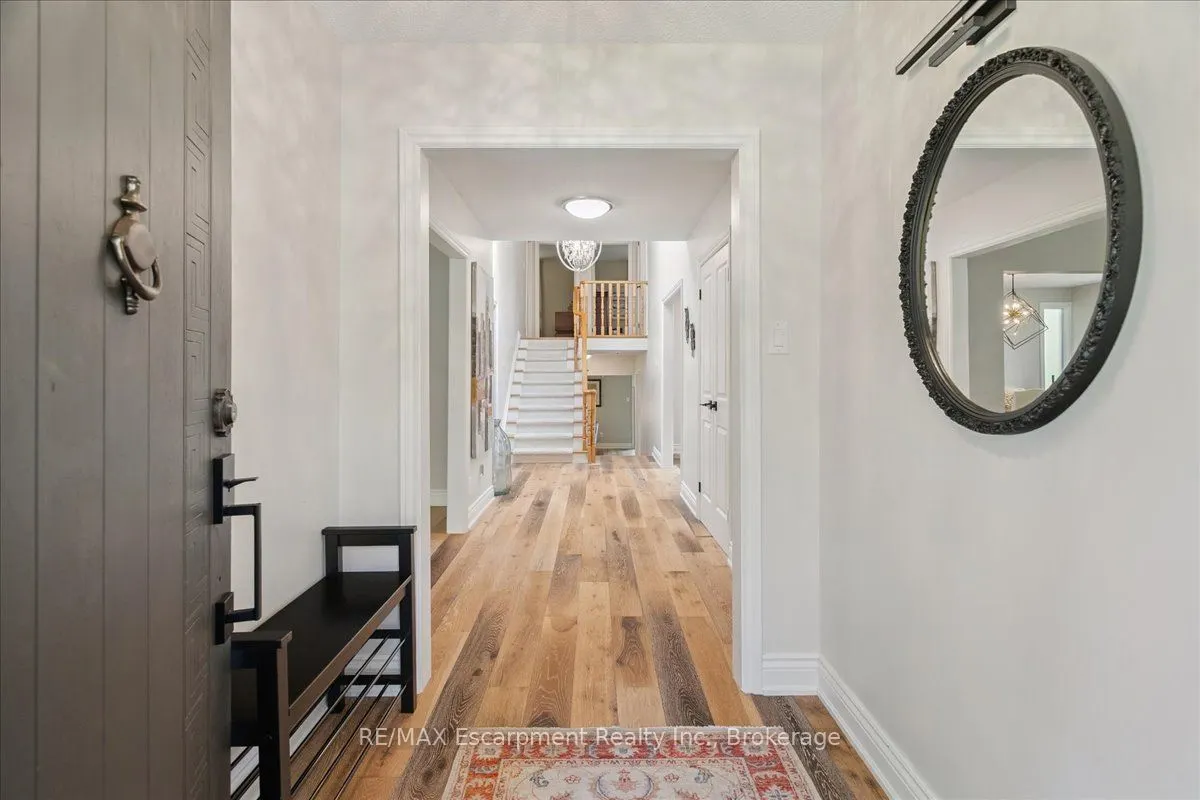 346 Kingsway Place