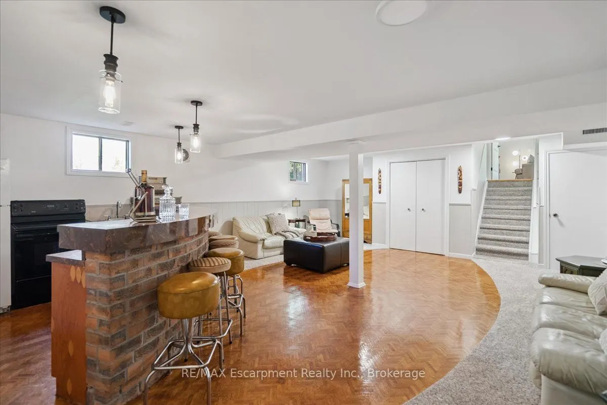 346 Kingsway Place