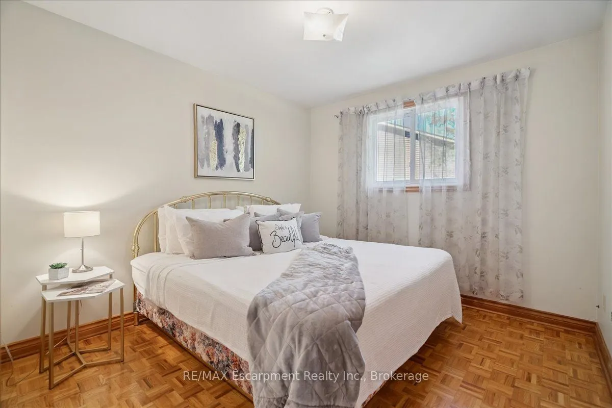 346 Kingsway Place