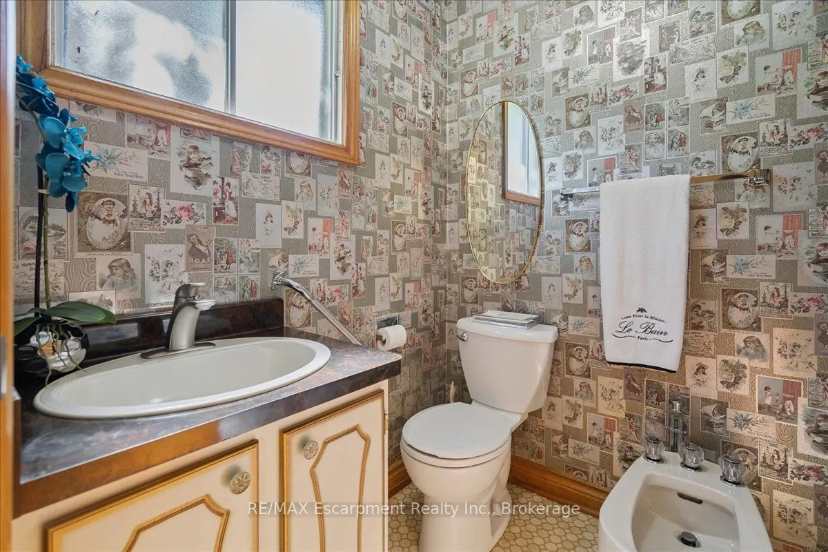 346 Kingsway Place