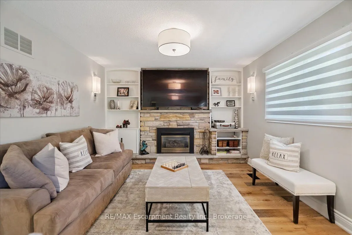 346 Kingsway Place