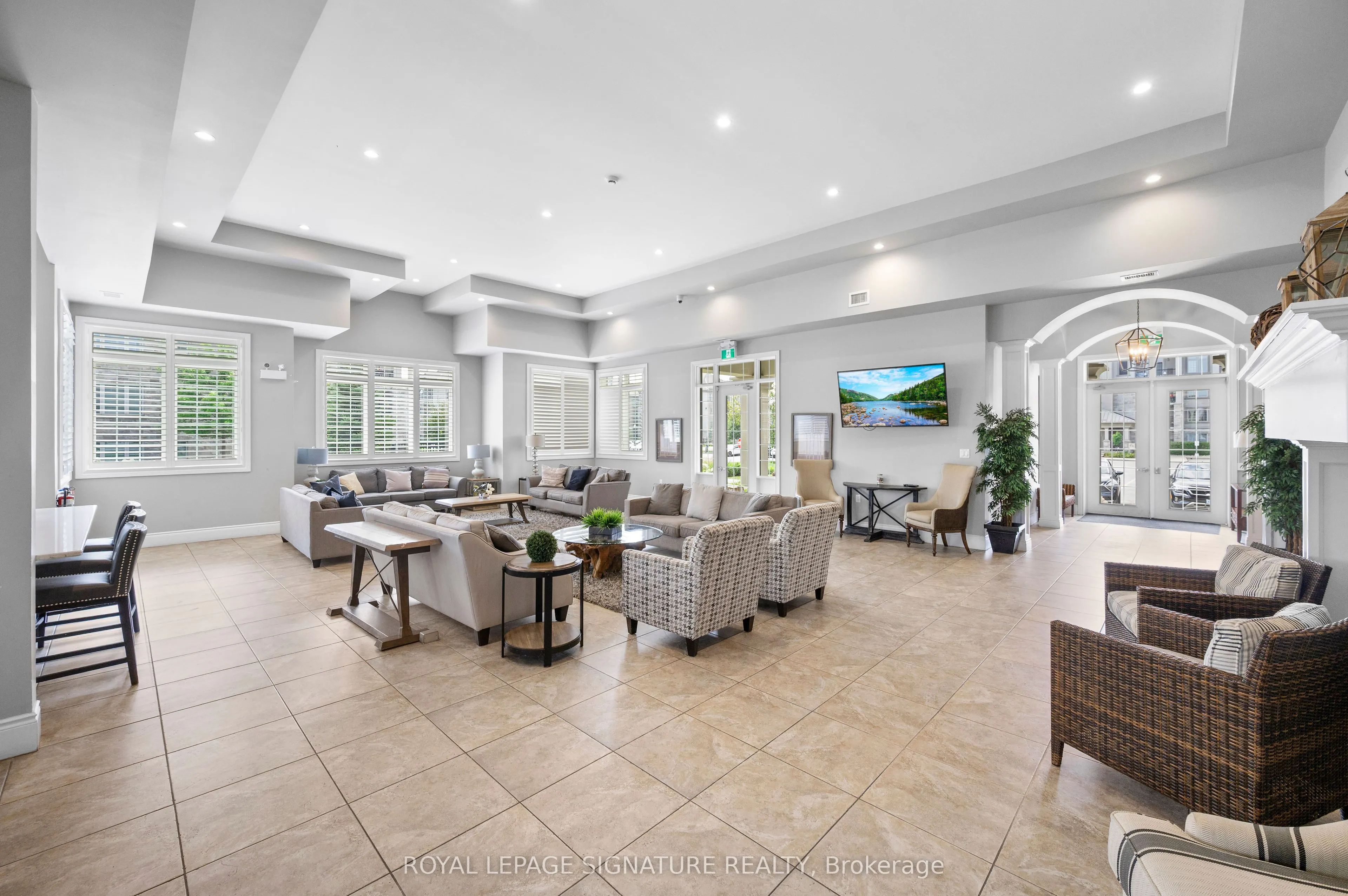 1470 Main Street E, #204
