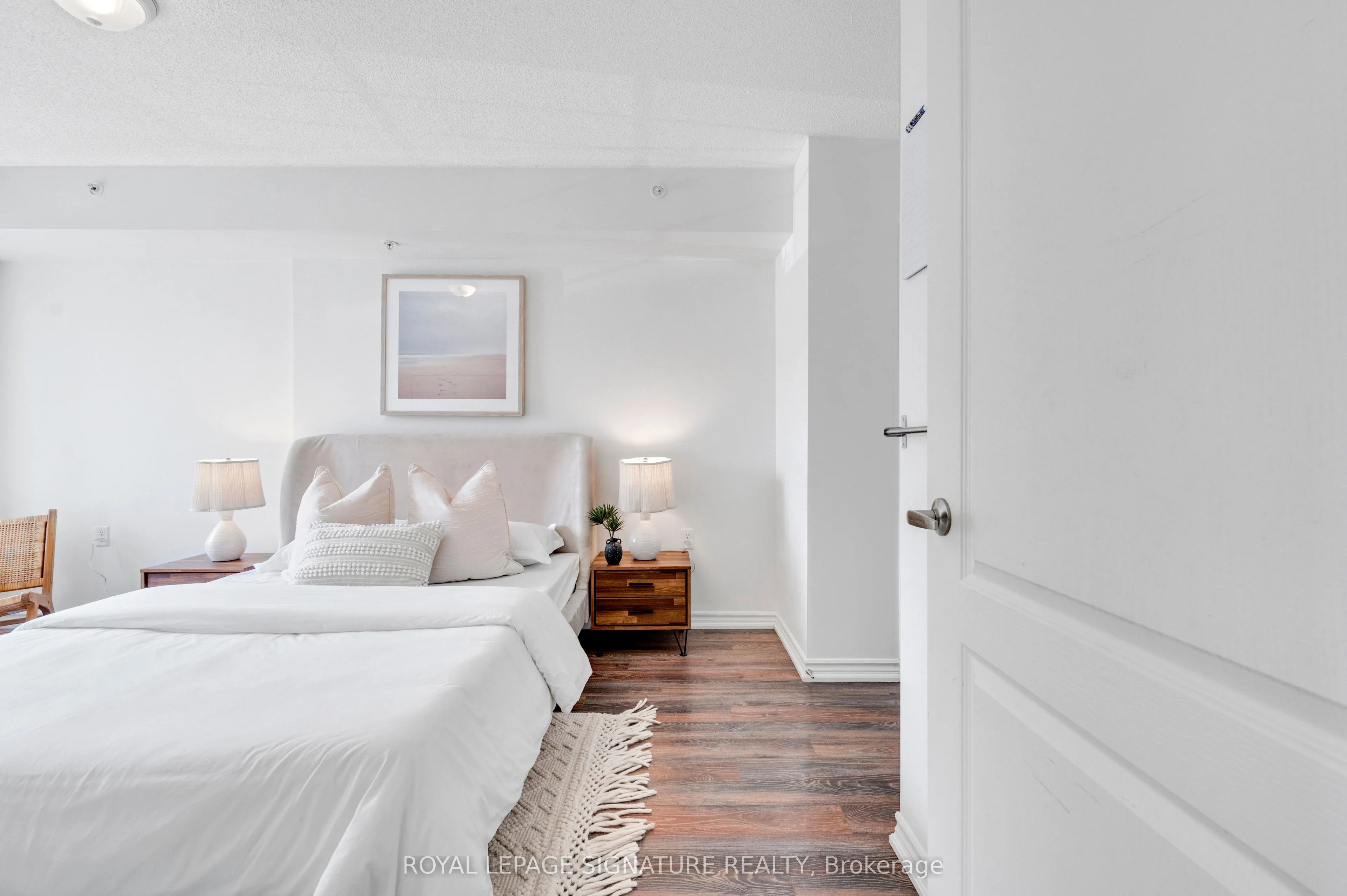 1470 Main Street E, #204