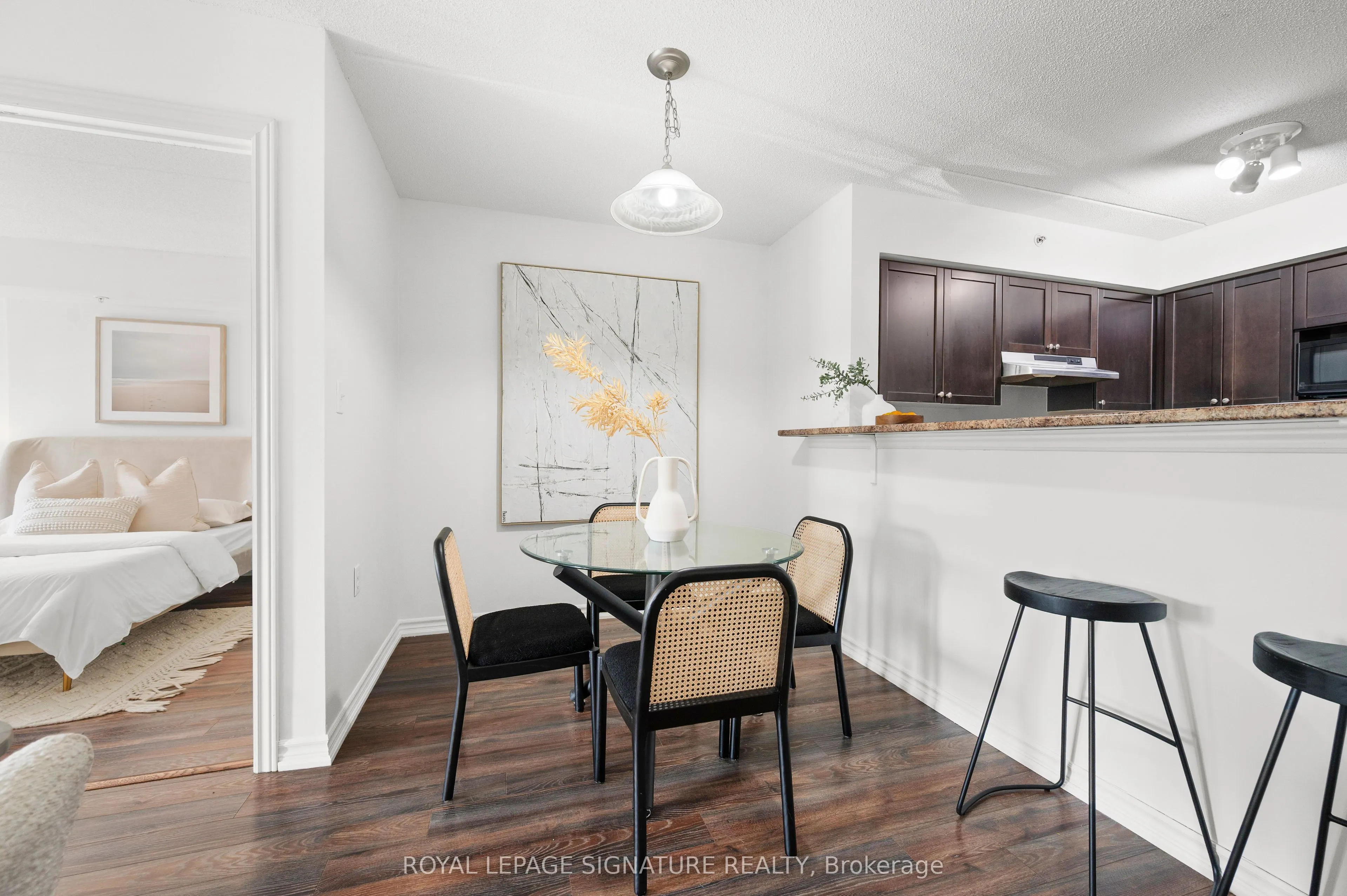 1470 Main Street E, #204