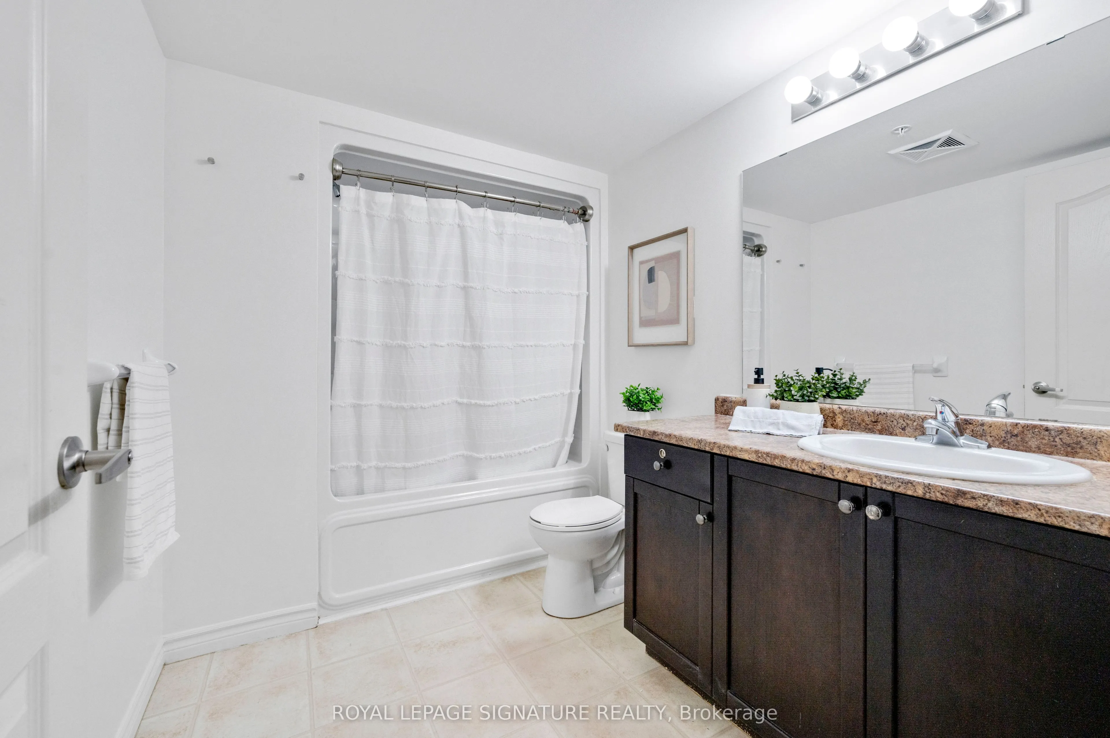 1470 Main Street E, #204