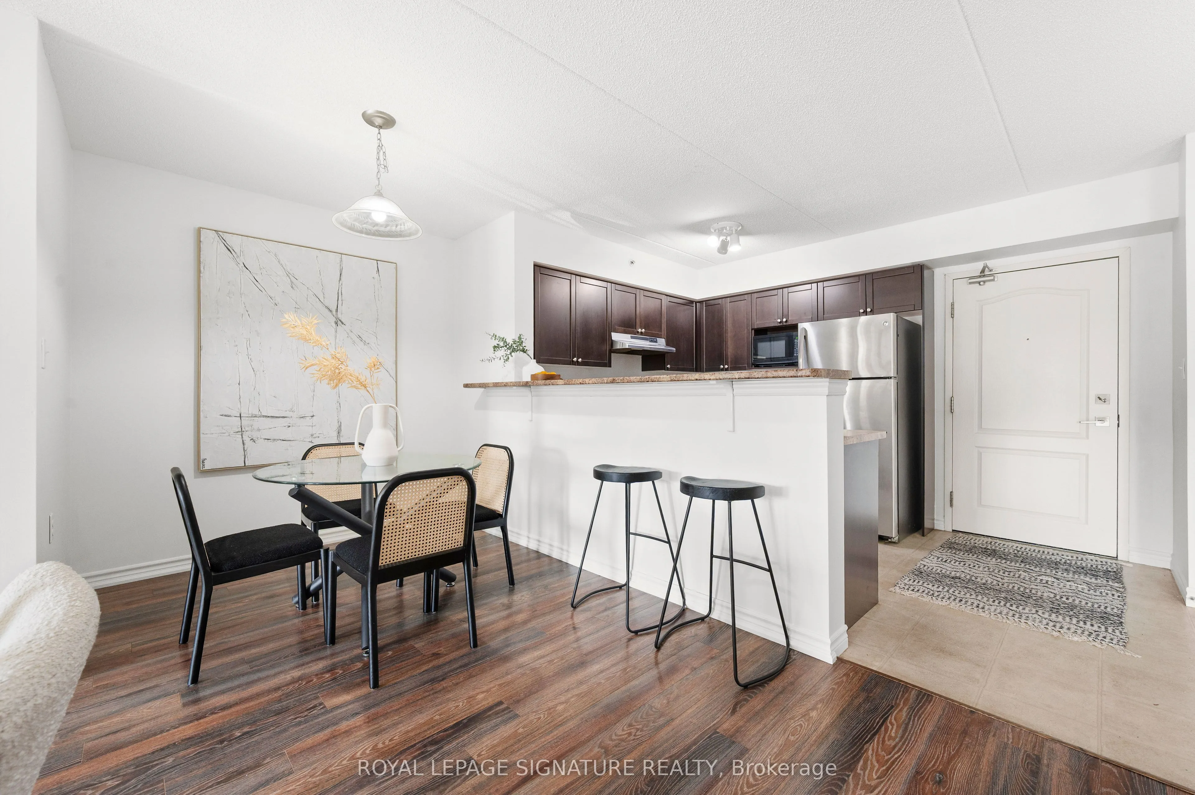 1470 Main Street E, #204