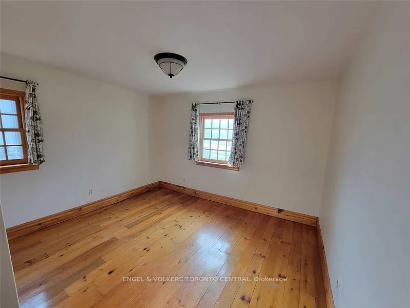 1327 Mineola Gardens