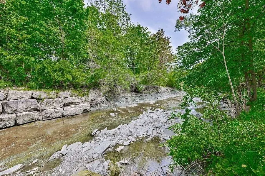 1327 Mineola Gardens