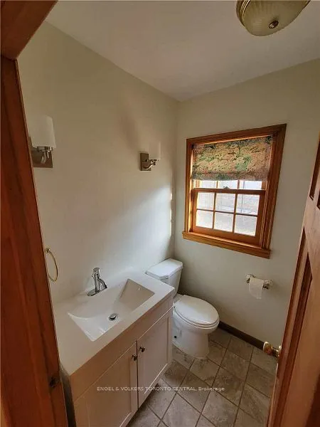 1327 Mineola Gardens